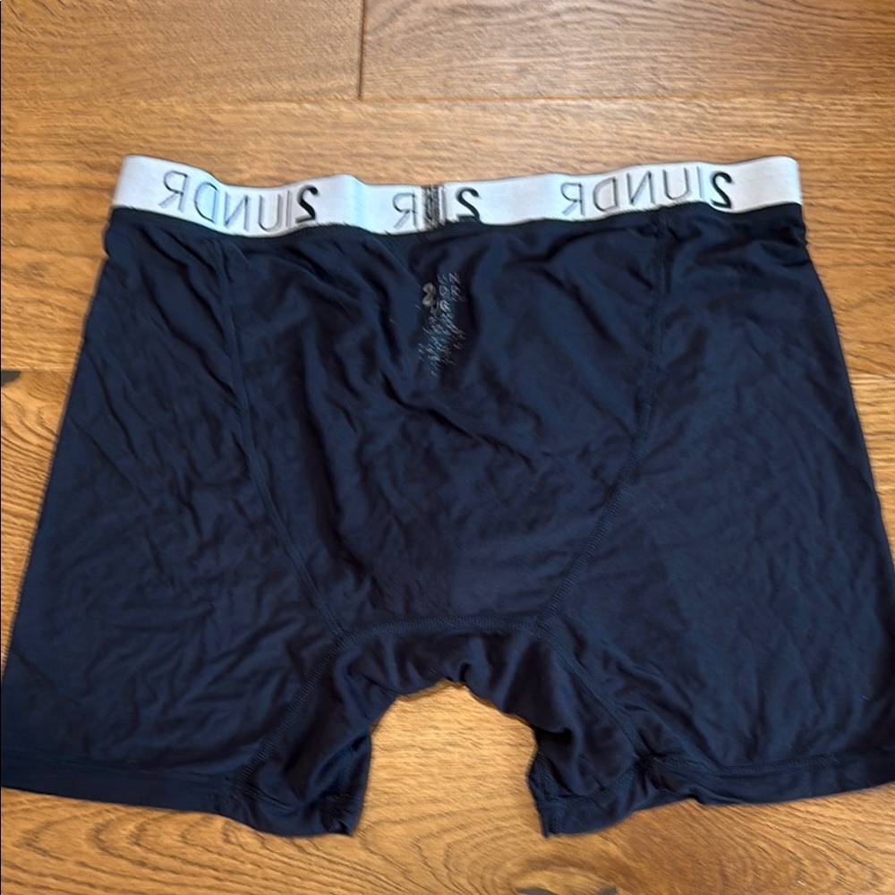 2 | UNDR Men's Black Boxer Briefs - Picture 4 of 4